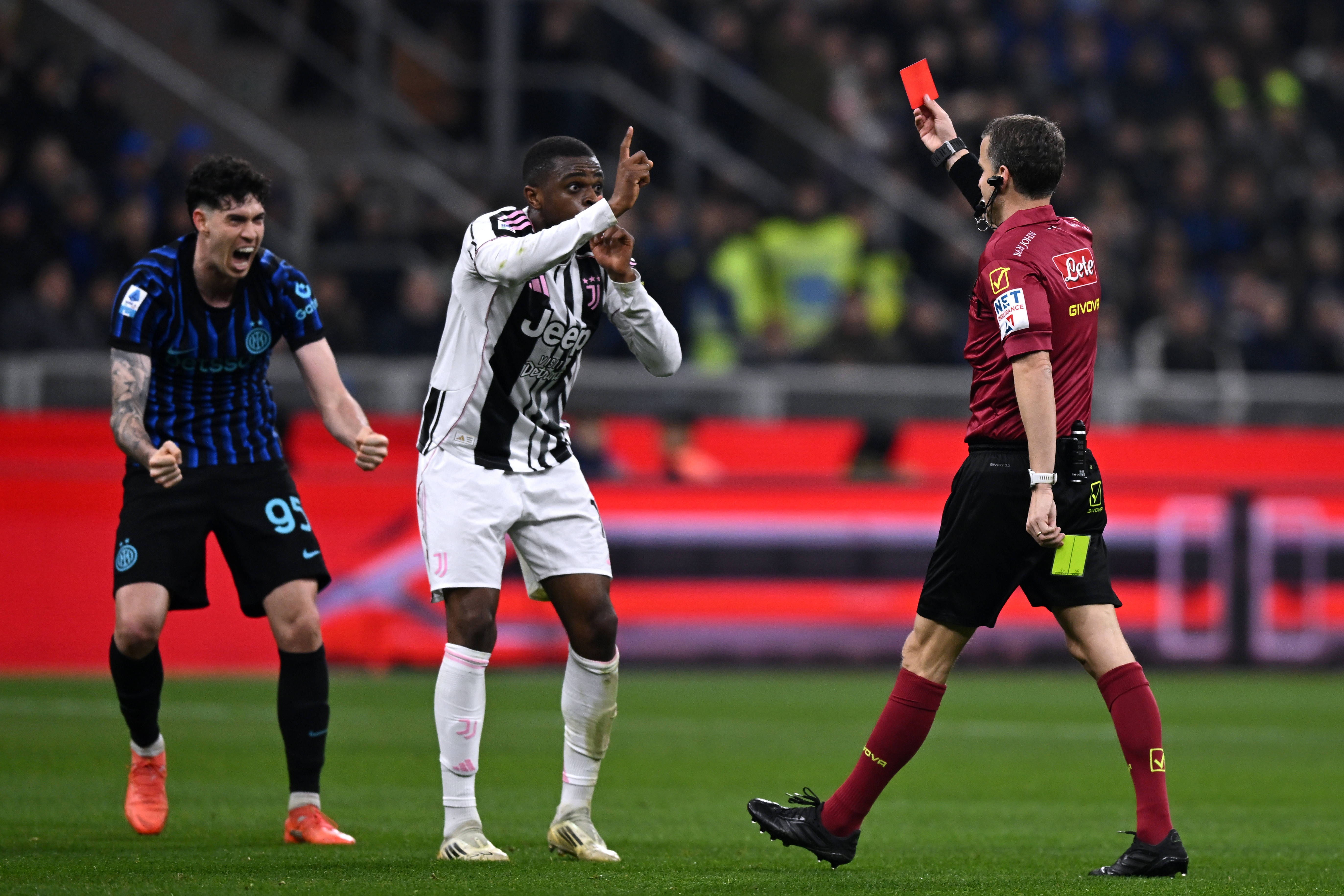 尤利亚诺:巴斯托尼的争议在于公然庆祝,这或许能盖过我犯规大罗